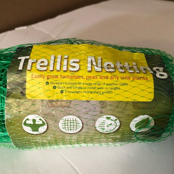 De-Bird Large trellis netting. - Picture 2 of 3